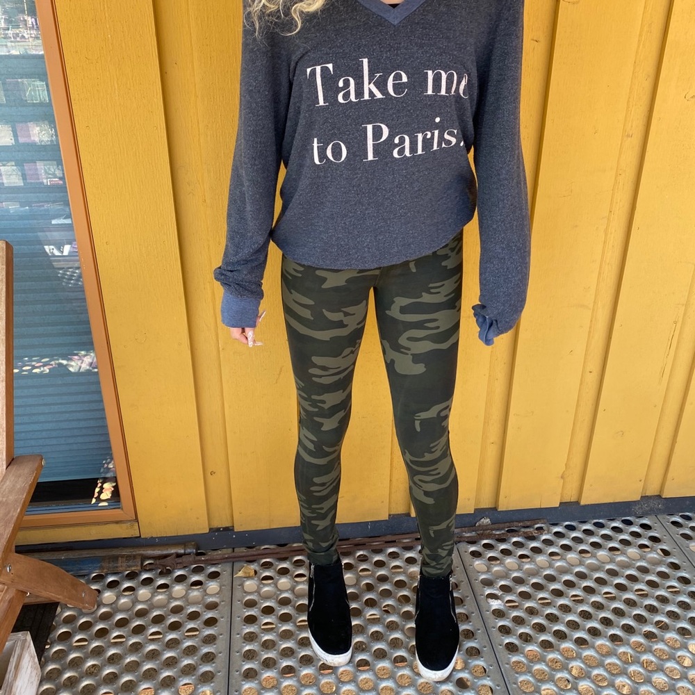 Wildfox Sweatshirt - Picture 3 of 11